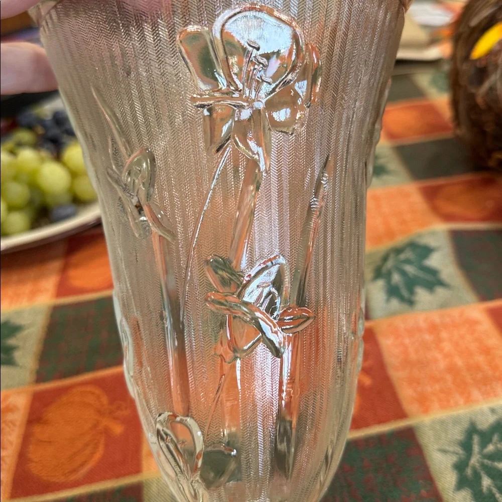 Jeannette glass iris herringbone 9" vase - VINTAGE - Picture 2 of 5